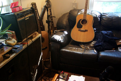 The setup.  Mic on the table lower right.