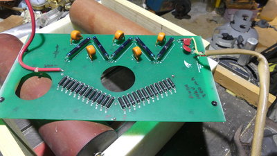 This board also has voltage and current sensing parts.